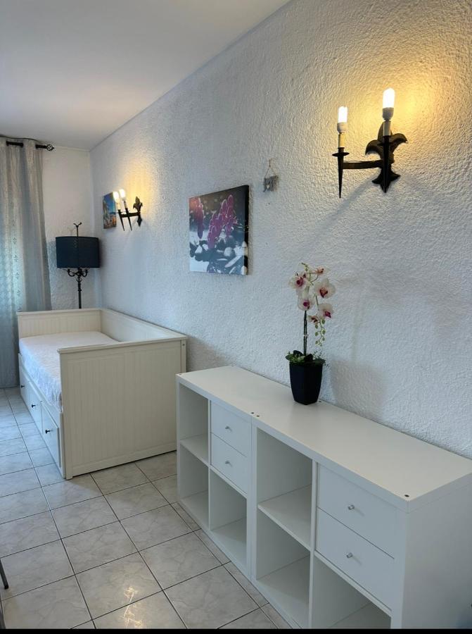 Quarteira Home Beach Ferias Tranquilas A 1Km Da Praia Totalmente Renovado Екстериор снимка