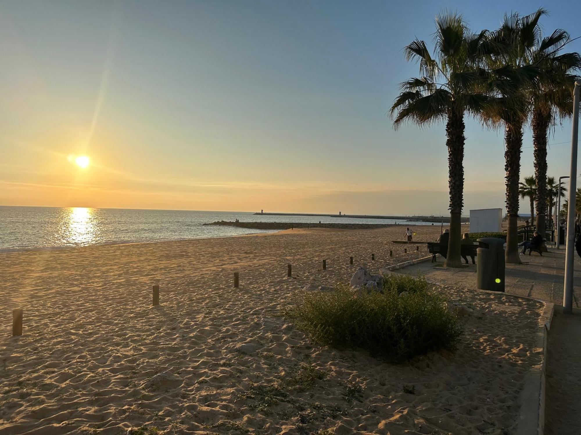 Quarteira Home Beach Ferias Tranquilas A 1Km Da Praia Totalmente Renovado Екстериор снимка